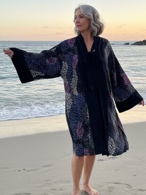 BCBGMaxAzria Silk Sea of Life Dress NWT S Mauve Orchid Abstract Tunic Tie Kimono